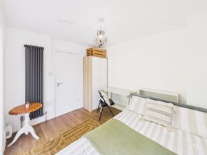BEDROOM - click for photo gallery